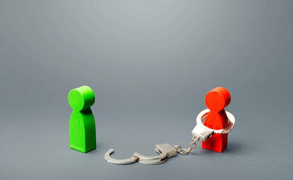 Comment écrire un scénario captivant pour un court-métrage inspiré de légendes urbaines ?