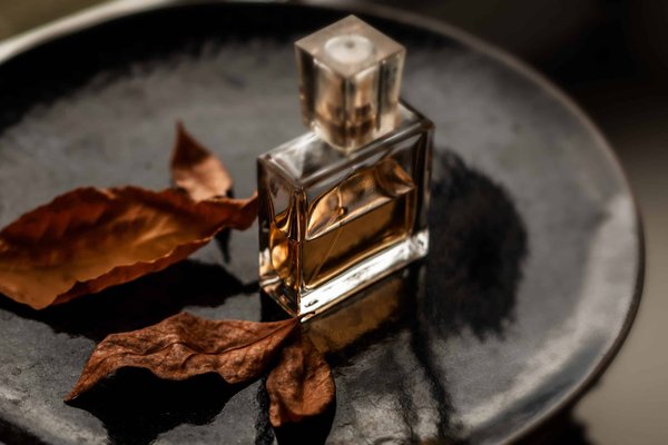 Quels sont les principes de la création de parfums en s'inspirant des jardins de Versailles ?