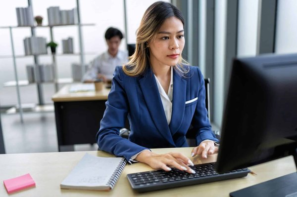 Plongée dans l'actualité avec bedeo : culture, finance, tech et voyages